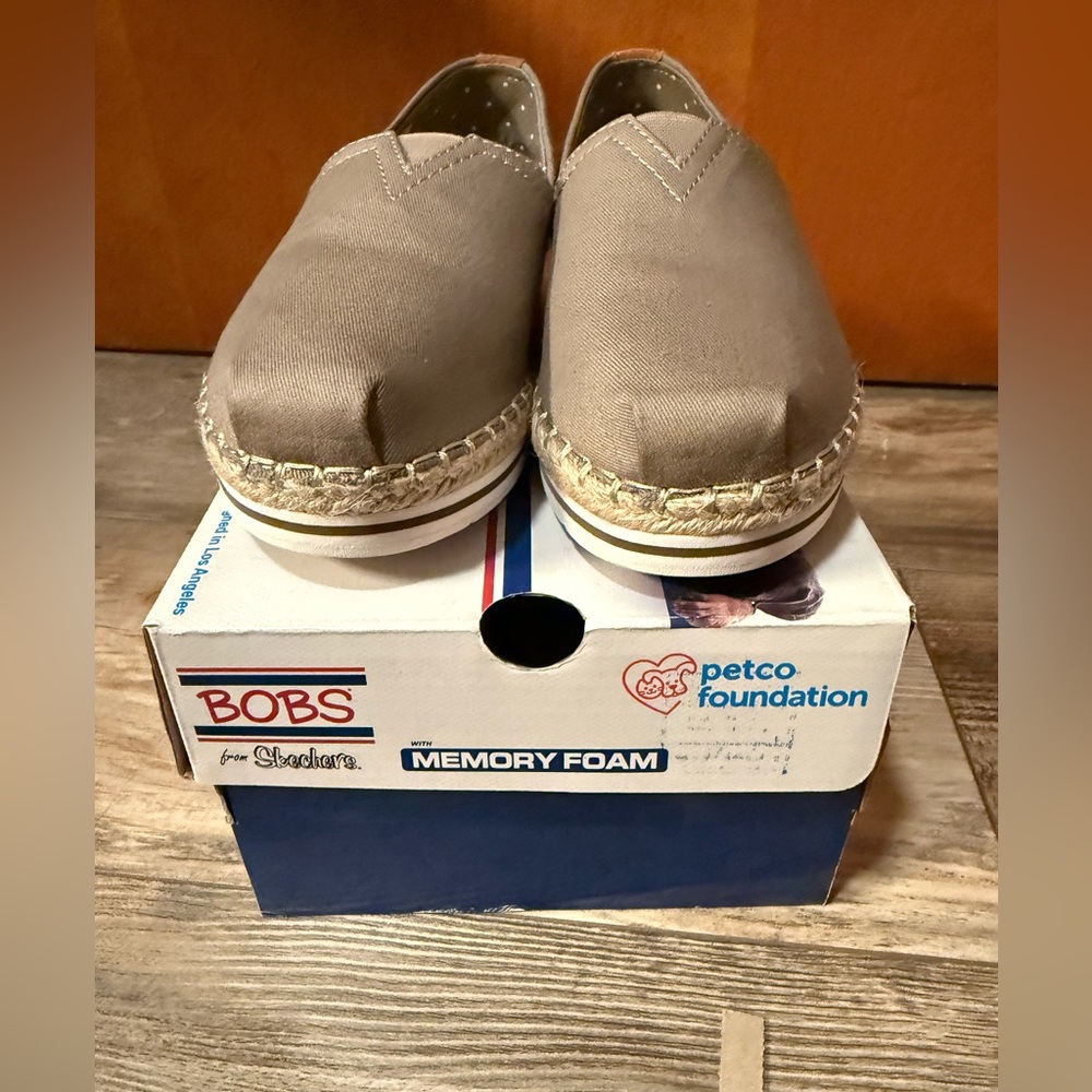 Skechers Taupe Canvas Espadrille Slip-Ons, Box included, worn once - Picture 2 of 11